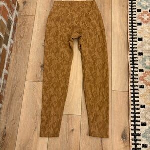 Buffbunny 7/8 length leggings